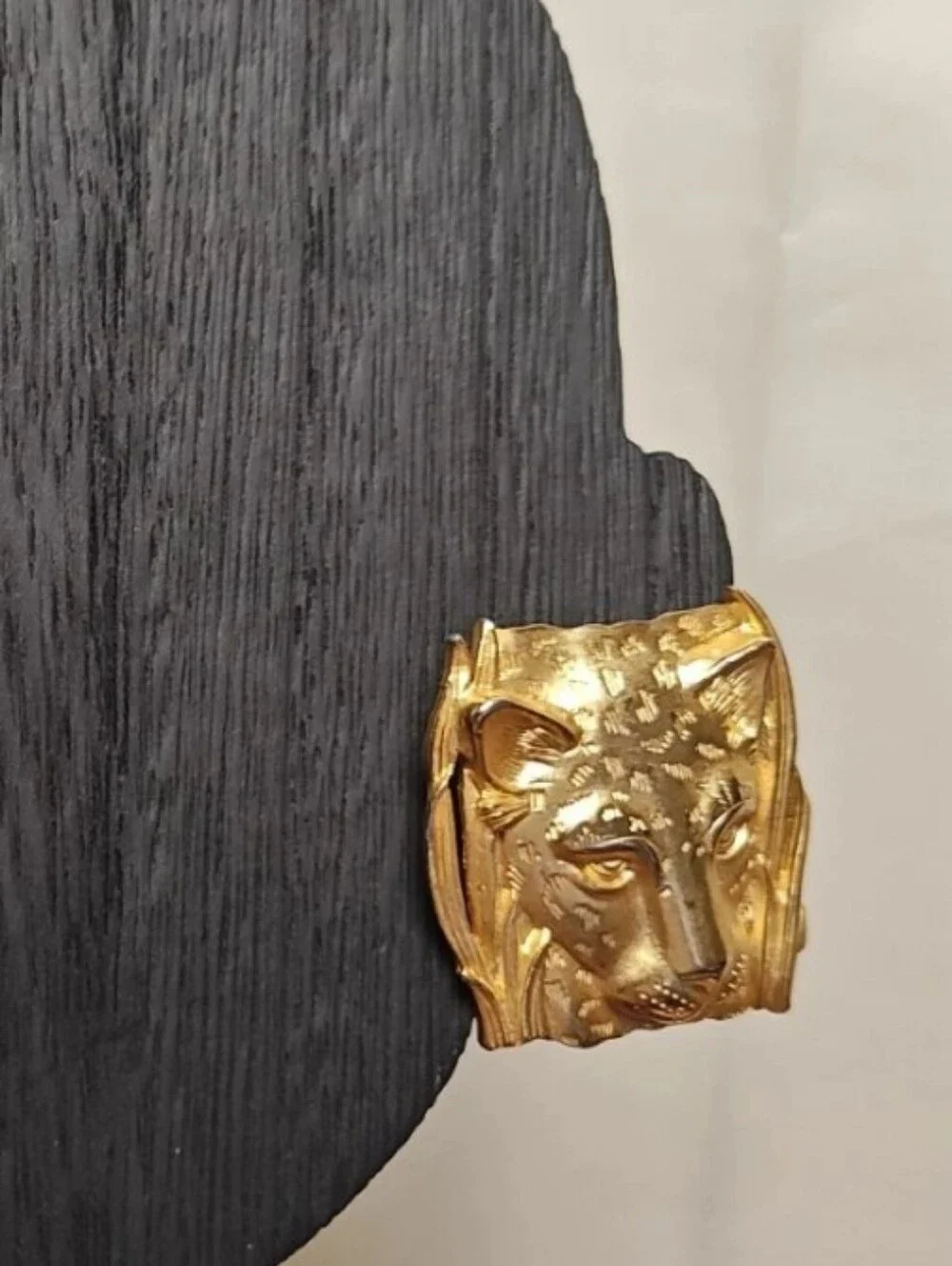 Vintage JJ Jonette 80s Artifacts Wild Jungle Cat Chunky Earrings Shiny Goldtone